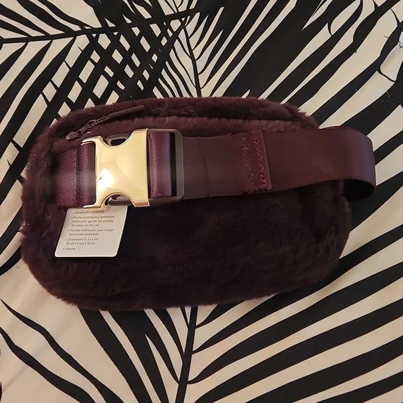 Everwhere Belt Bag 1L - Picture 2 of 11